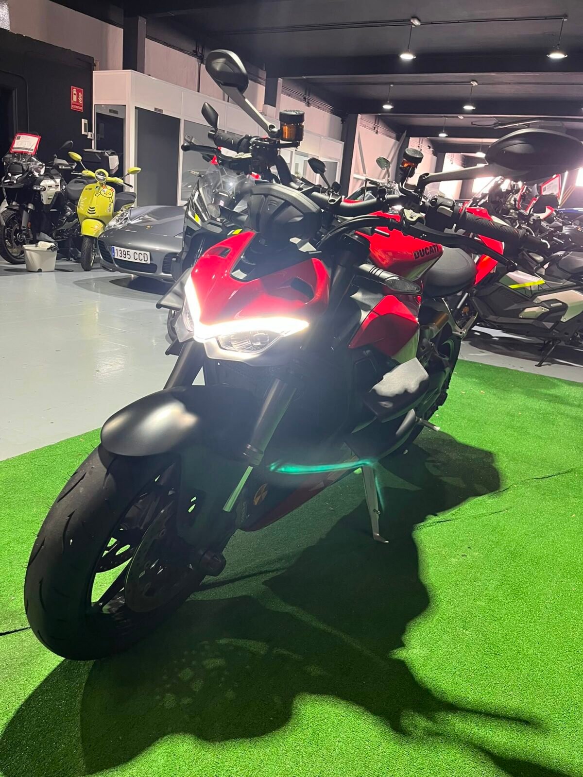 DUCATI STREETFIGTHER V2