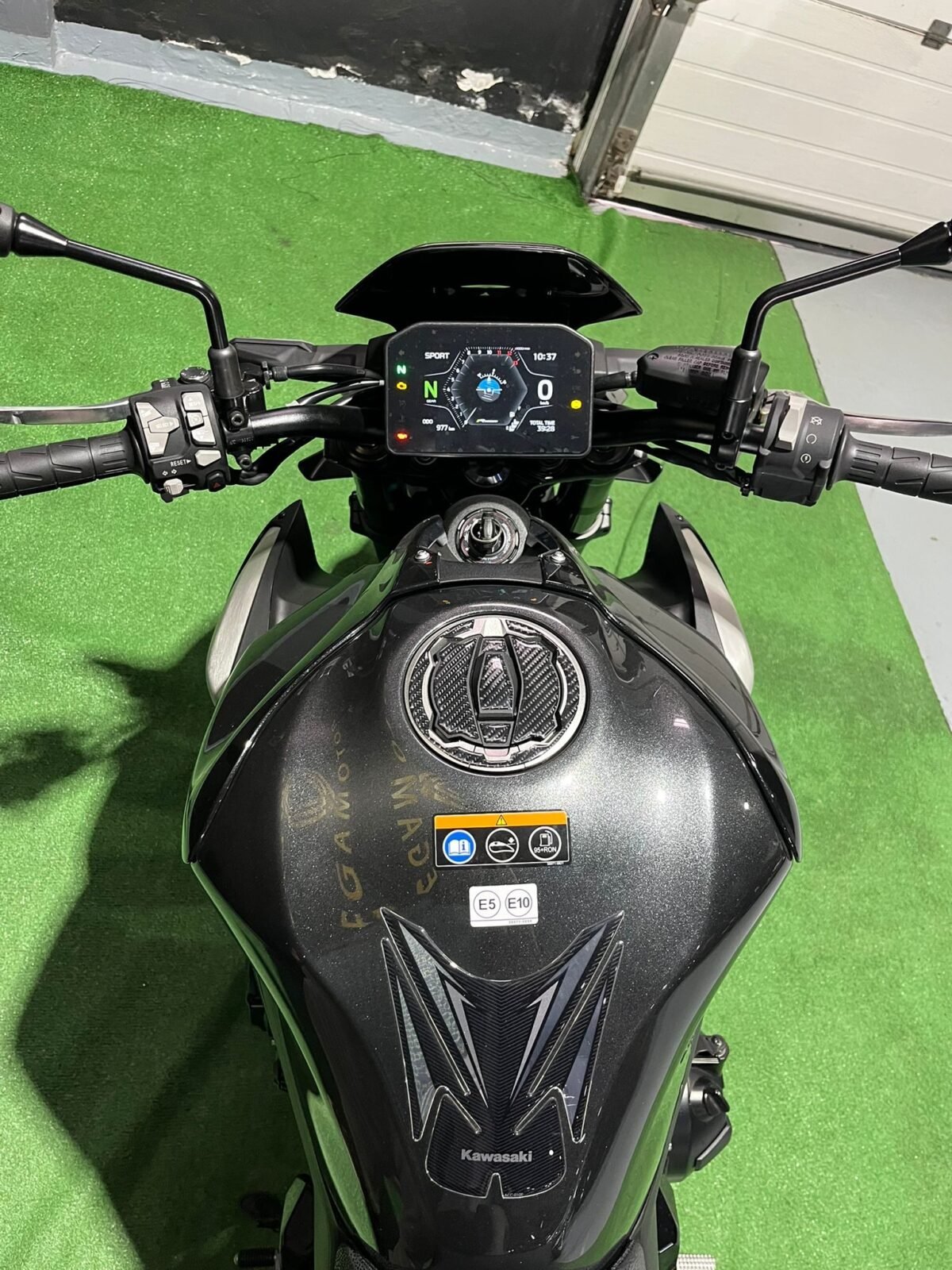 KAWASAKI Z900