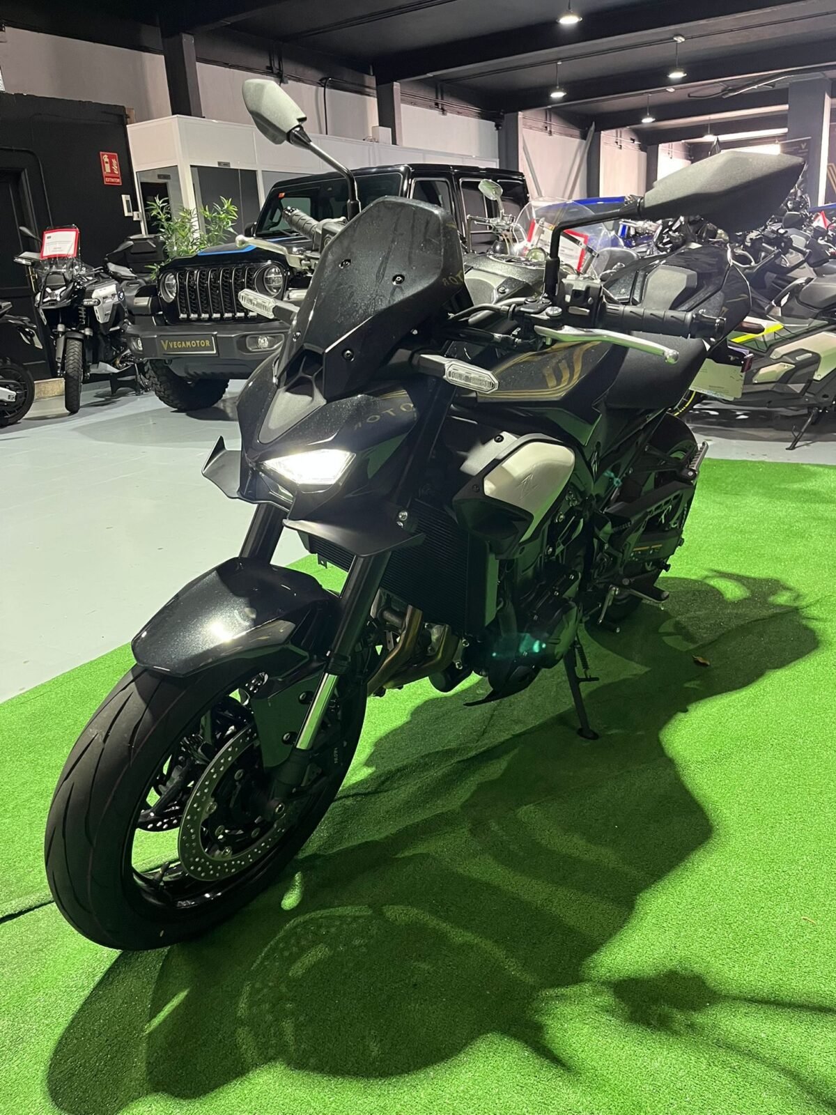 KAWASAKI Z900