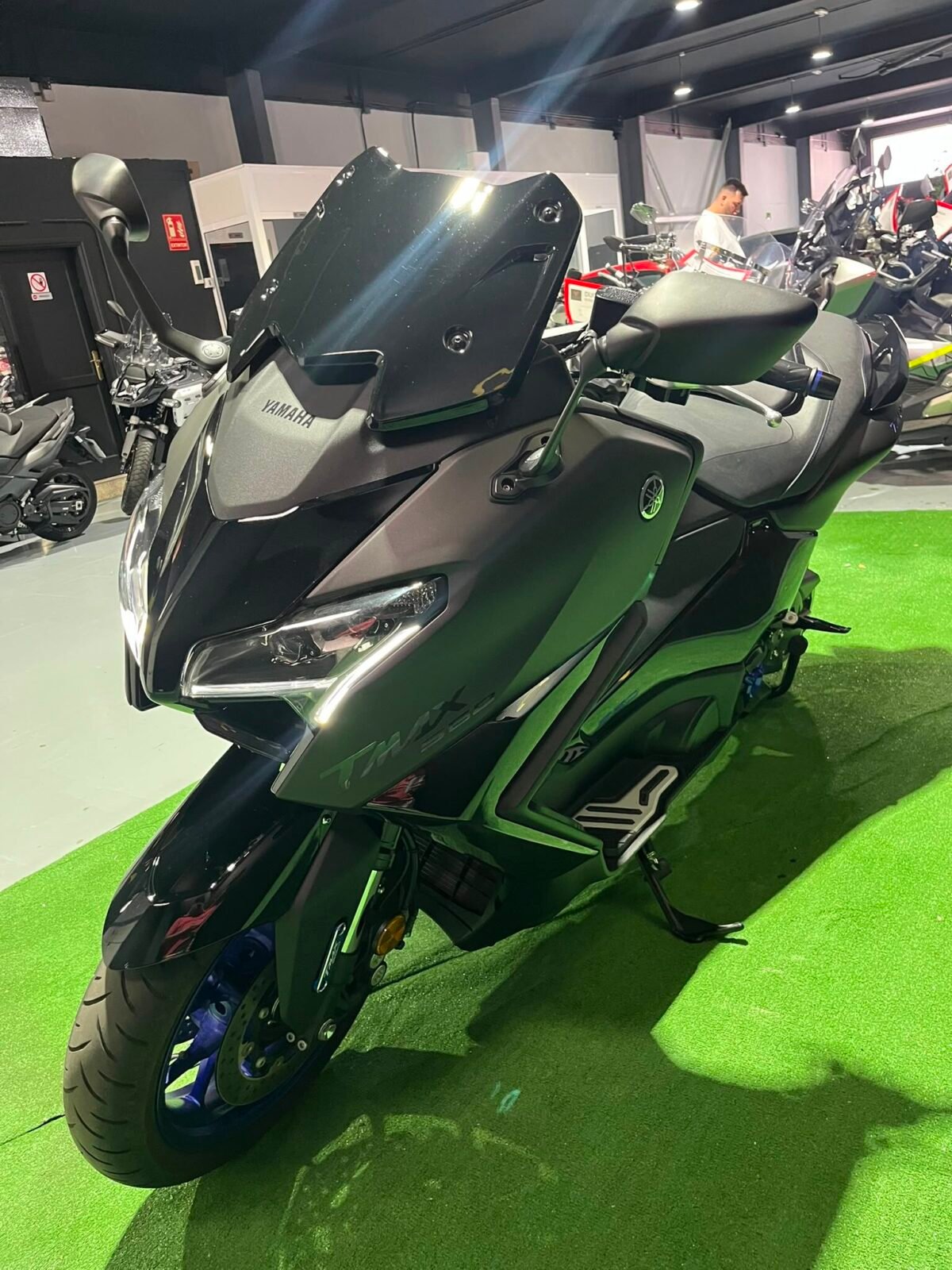 YAMAHA TMAX 560 