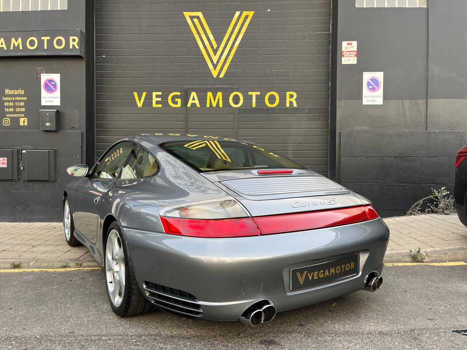 PORSCHE 911 CARRERA 4S COUPÉ