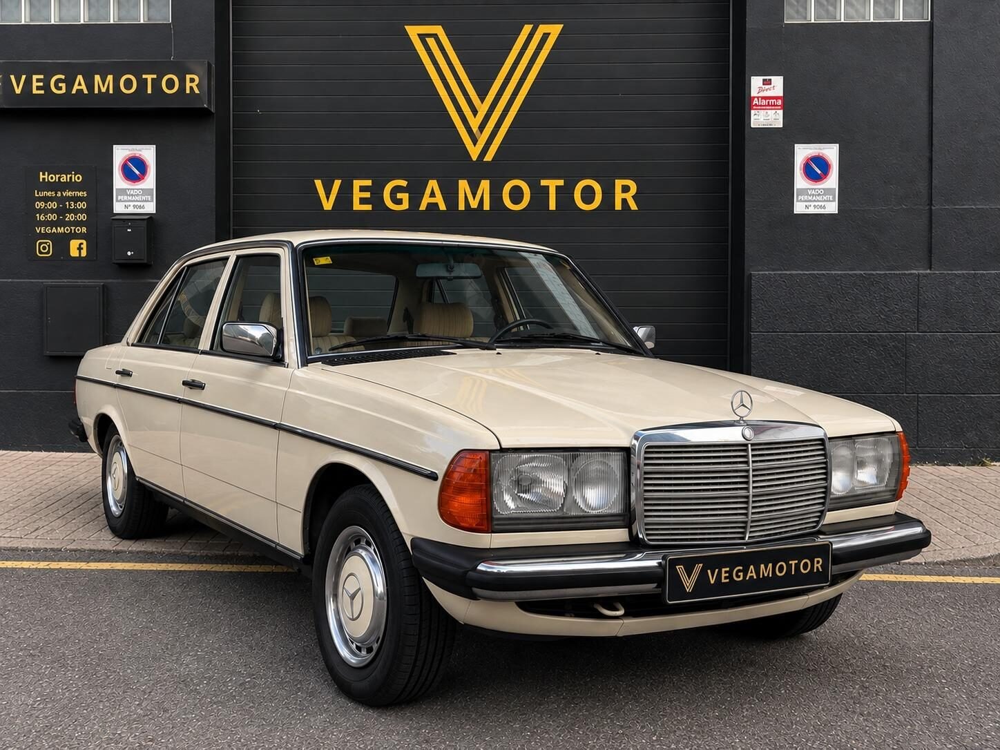 MERCEDES-BENZ 230E