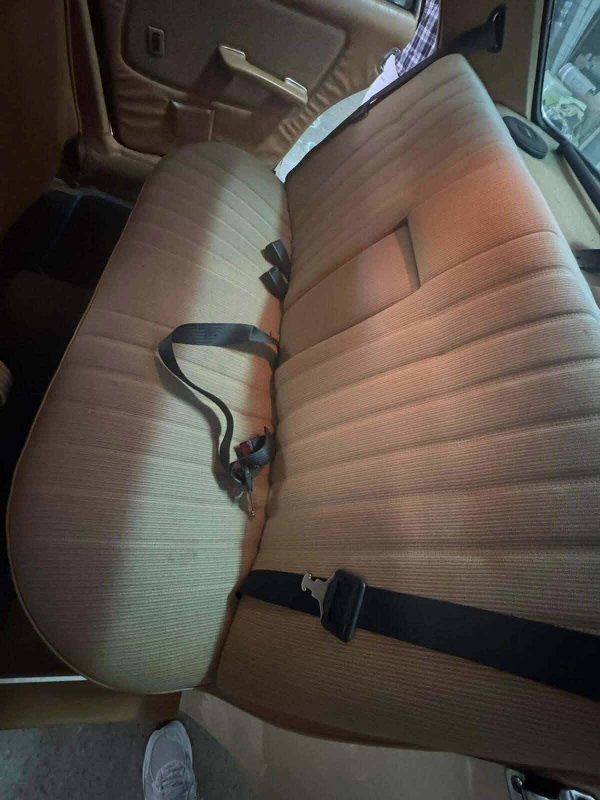 MERCEDES-BENZ 230E
