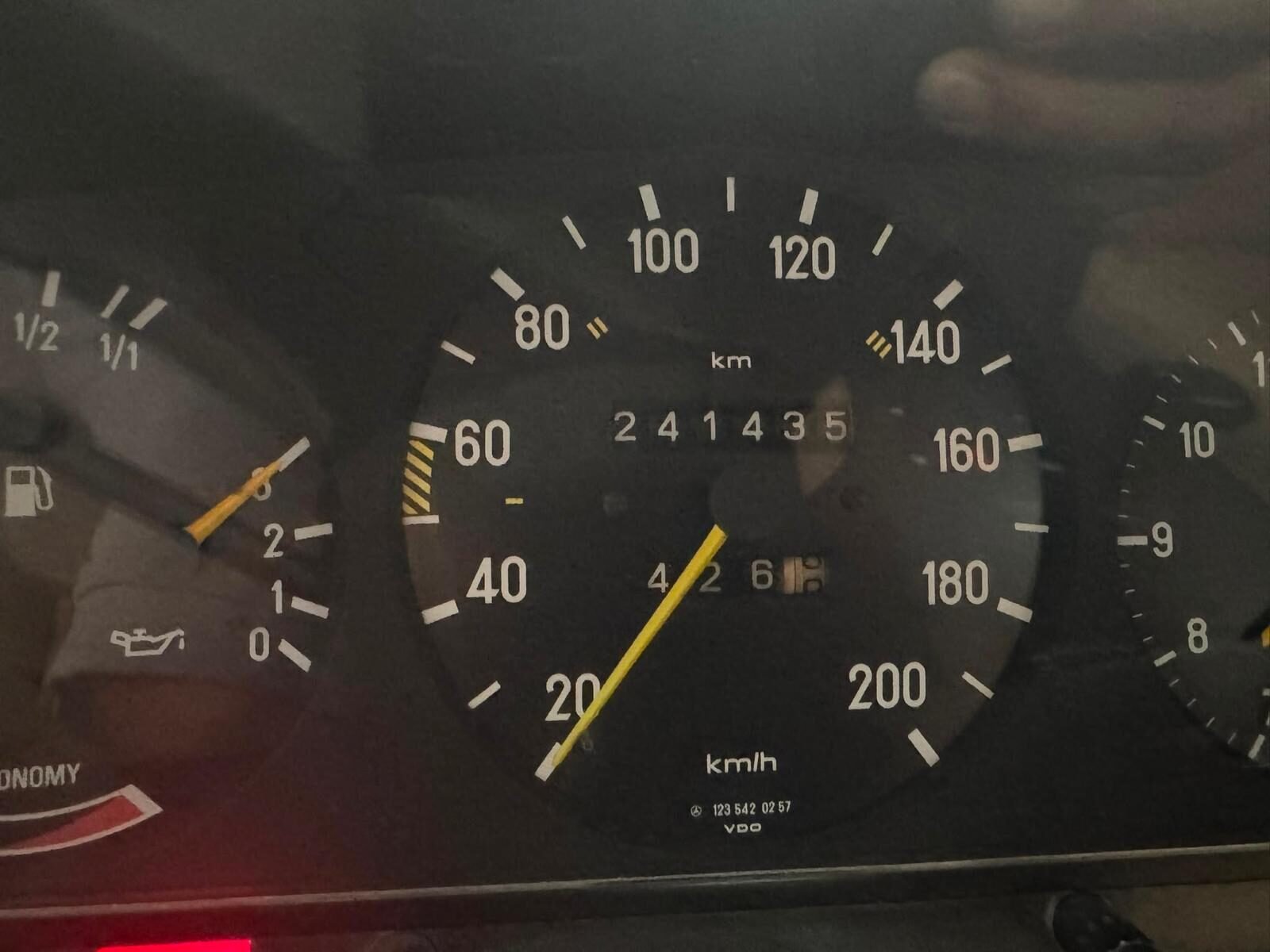 MERCEDES-BENZ 230E