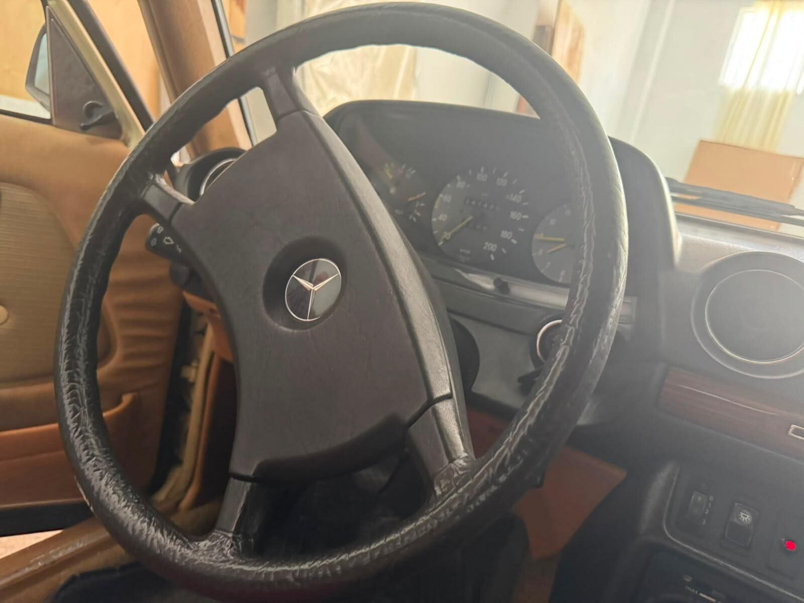 MERCEDES-BENZ 230E