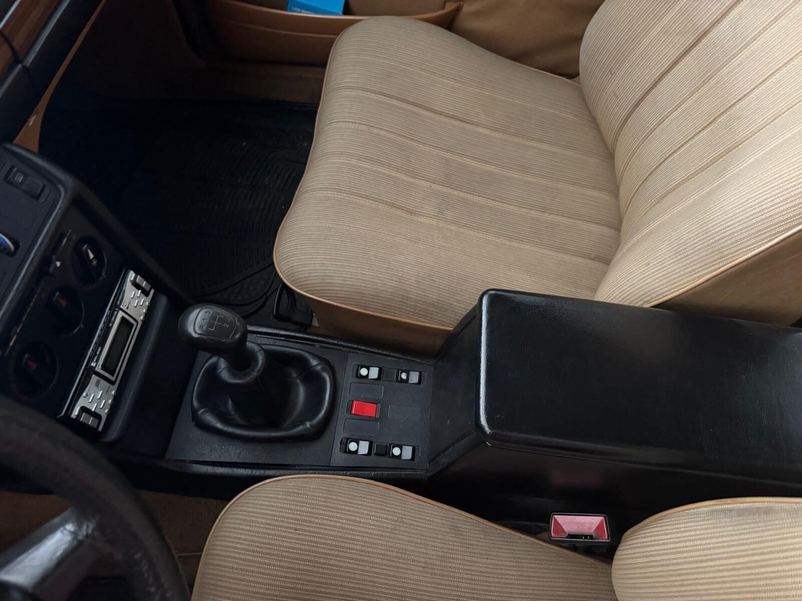 MERCEDES-BENZ 230E