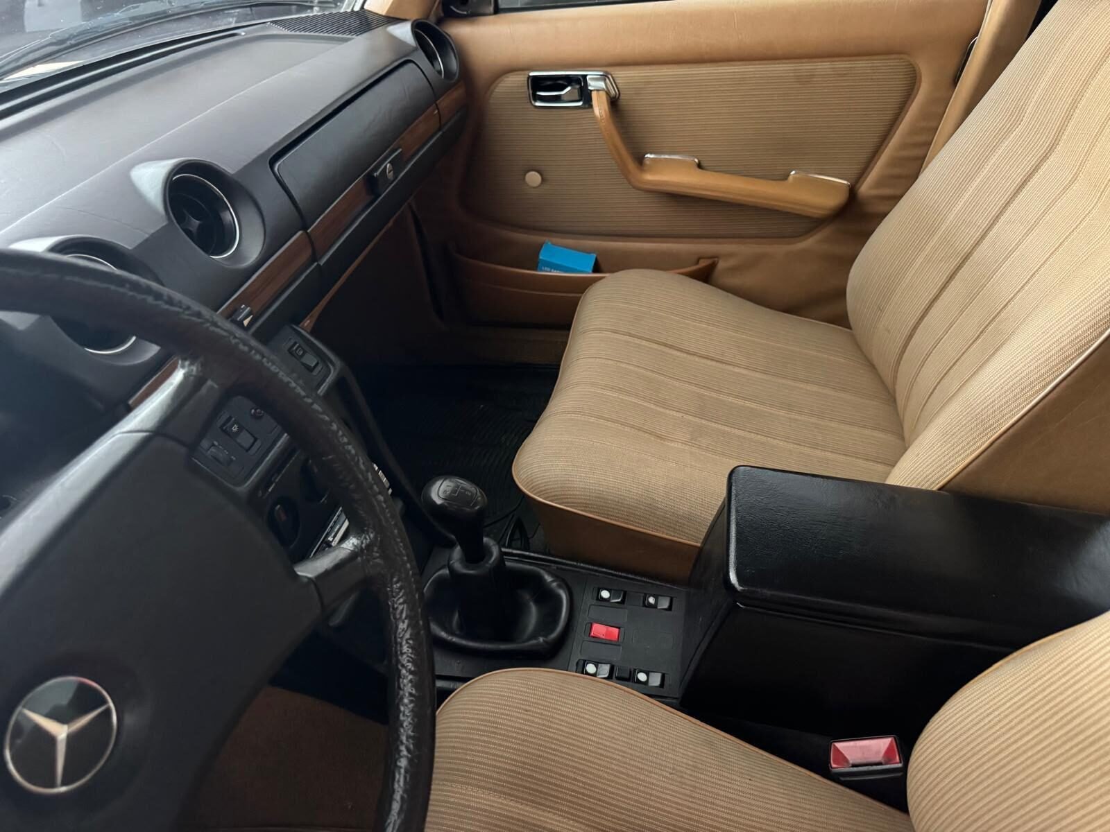 MERCEDES-BENZ 230E