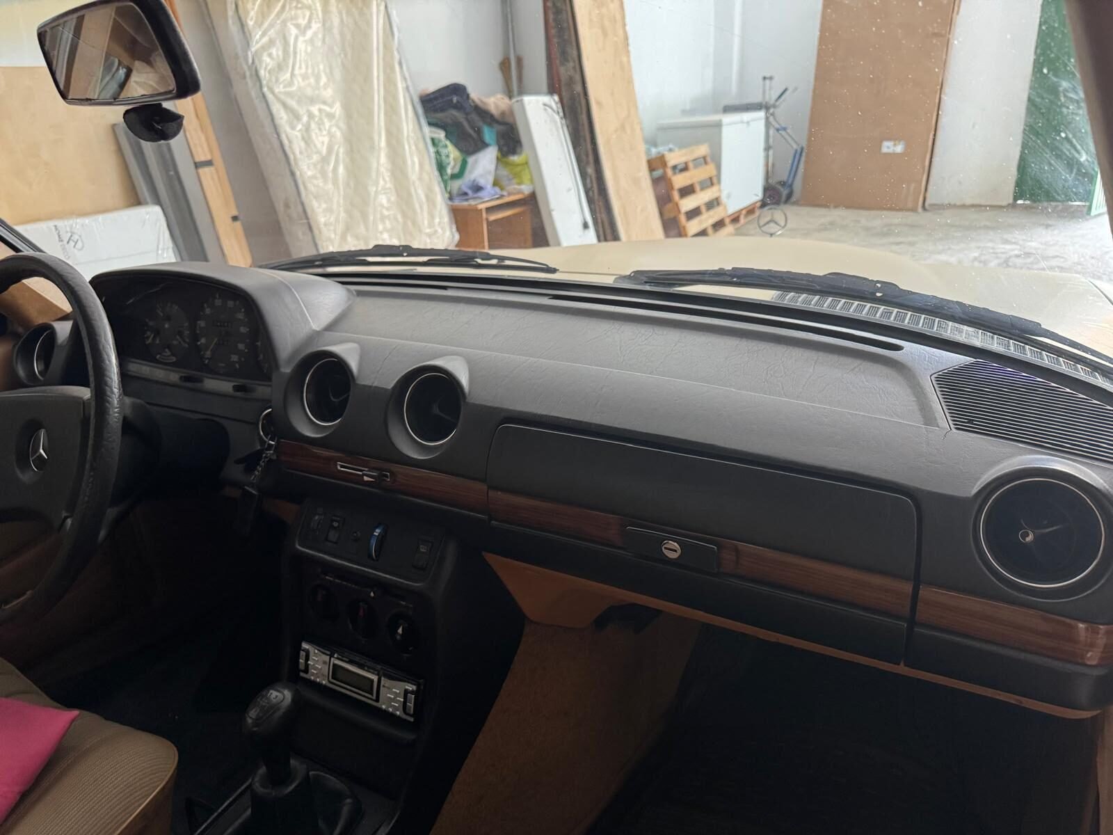 MERCEDES-BENZ 230E