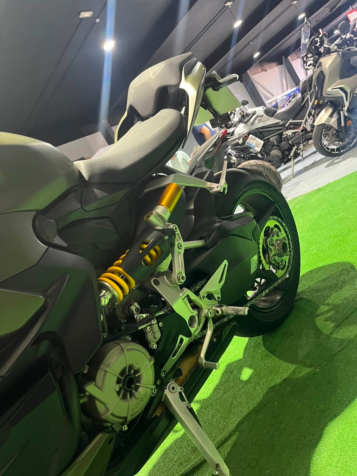 DUCATI STREEFIGHTER V2