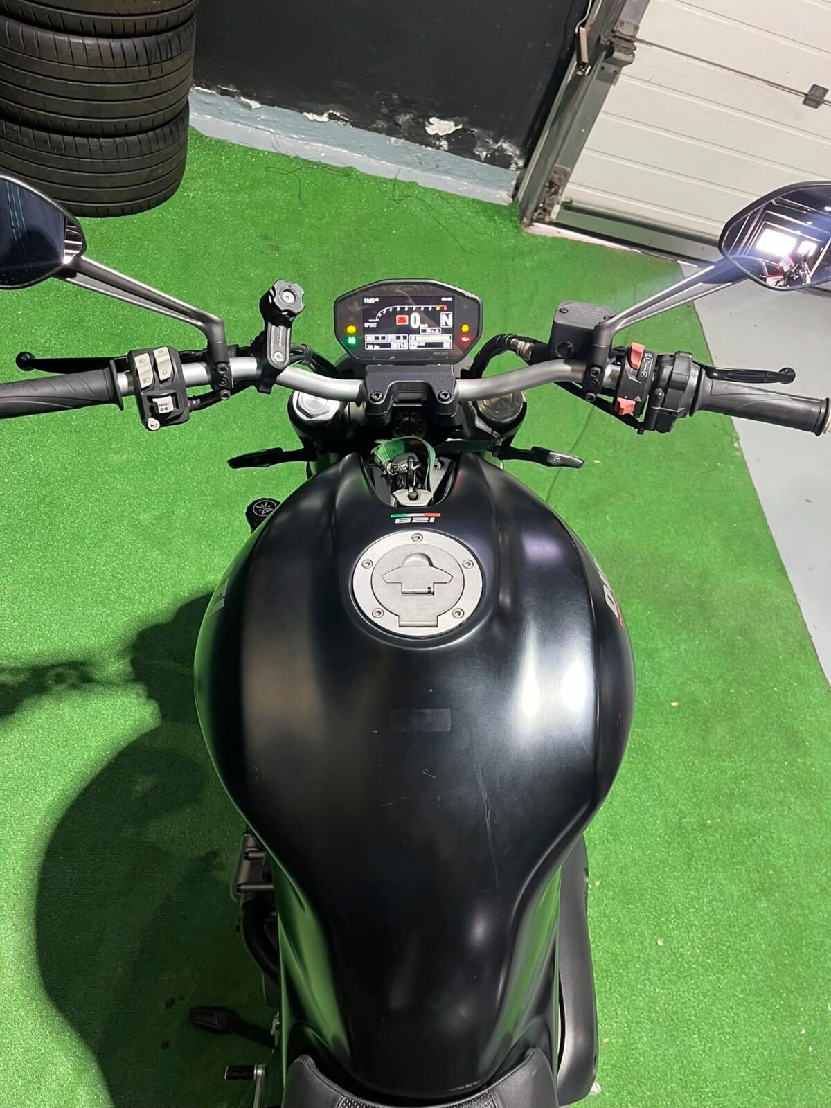 DUCATI MONSTER 821