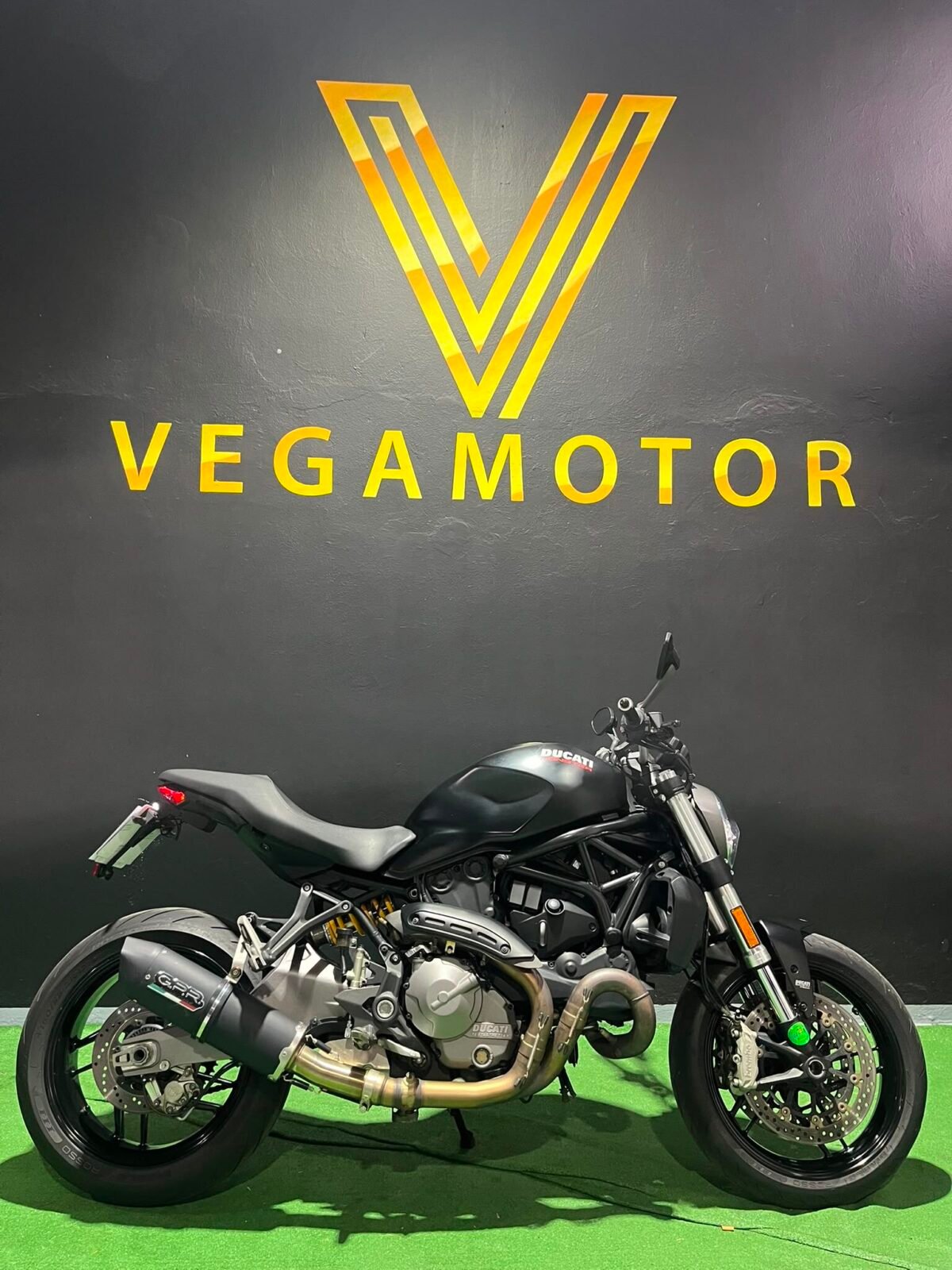 DUCATI MONSTER 821