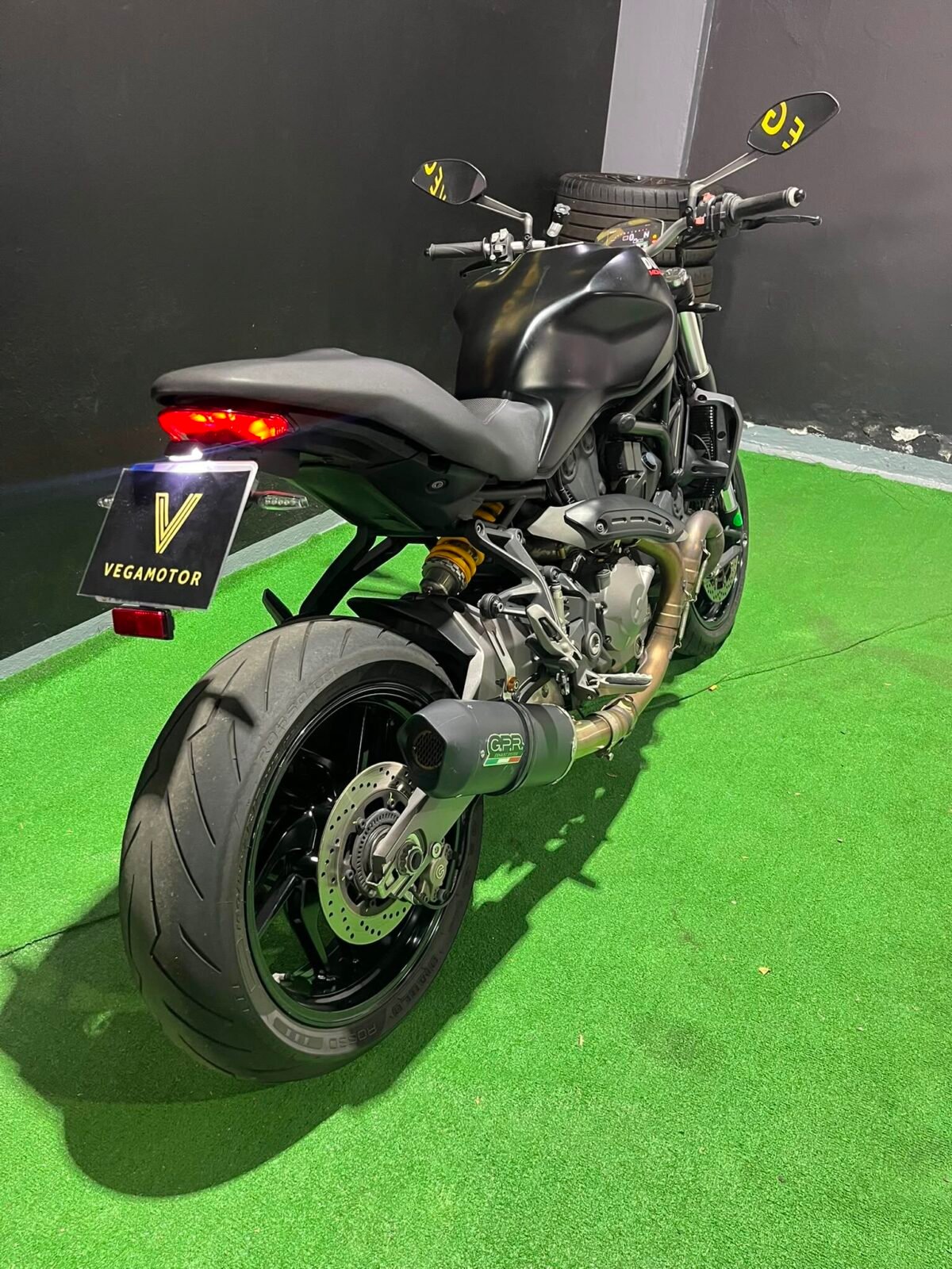 DUCATI MONSTER 821