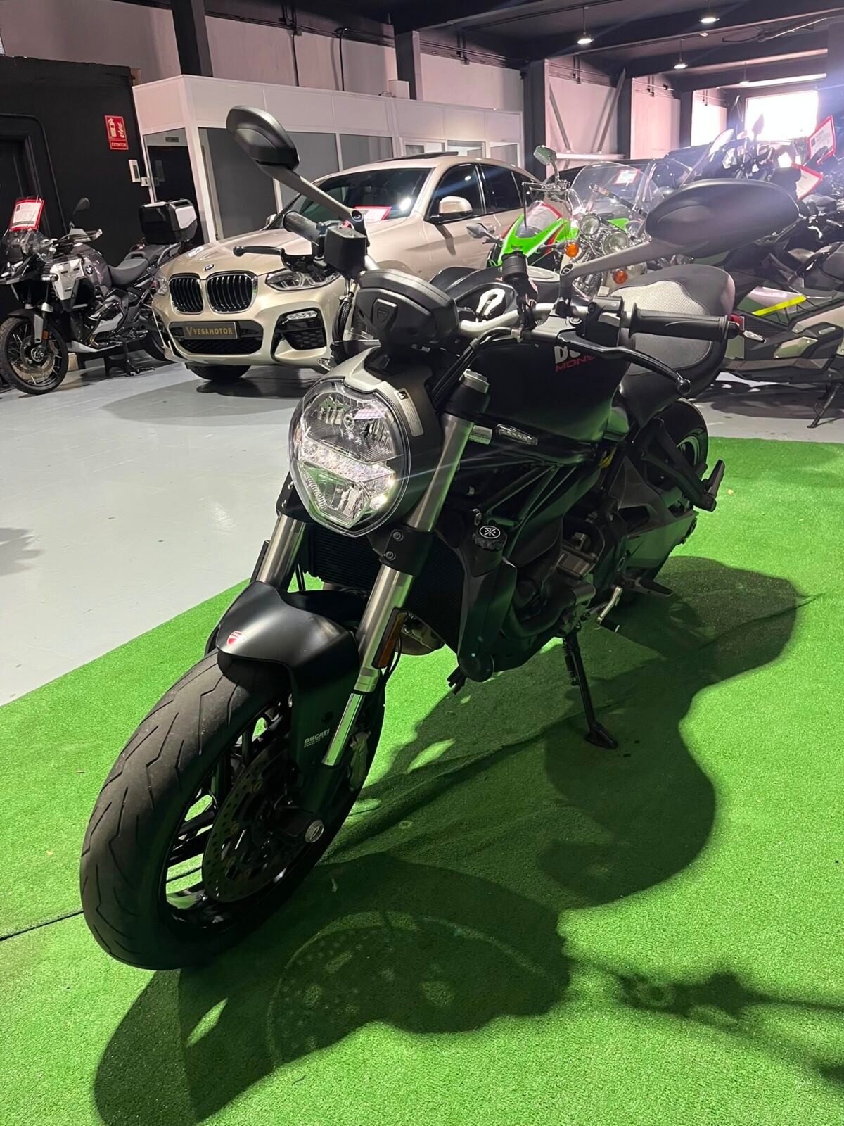DUCATI MONSTER 821
