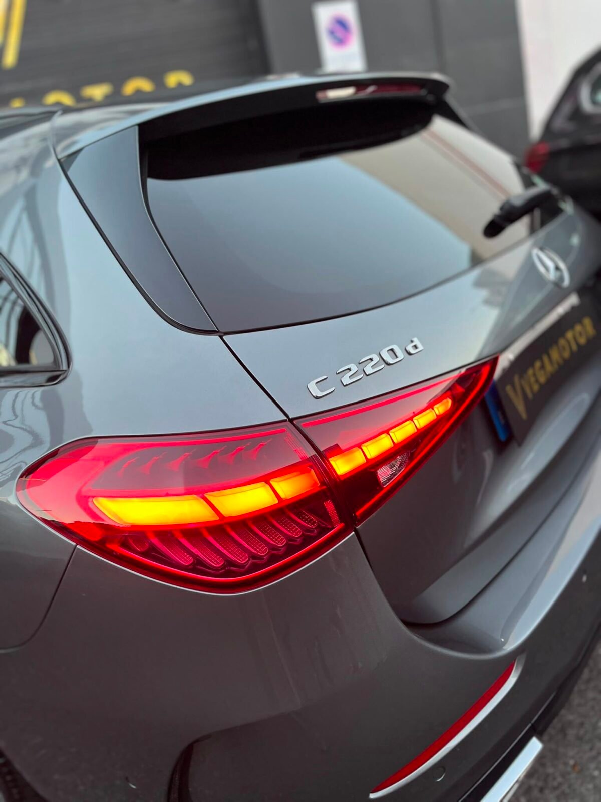 MERCEDES-BENZ C 220D AMG