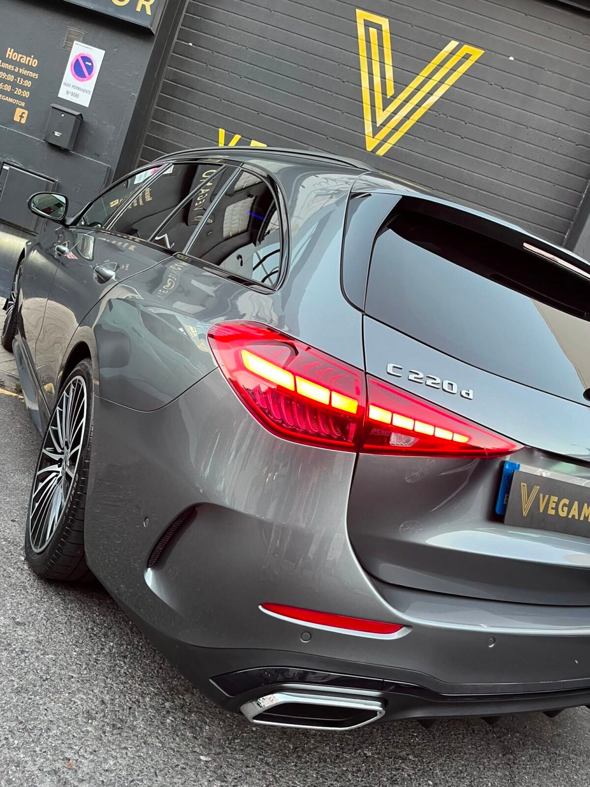 MERCEDES-BENZ C 220D AMG