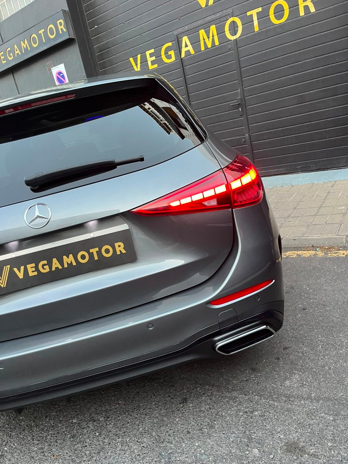 MERCEDES-BENZ C 220D AMG
