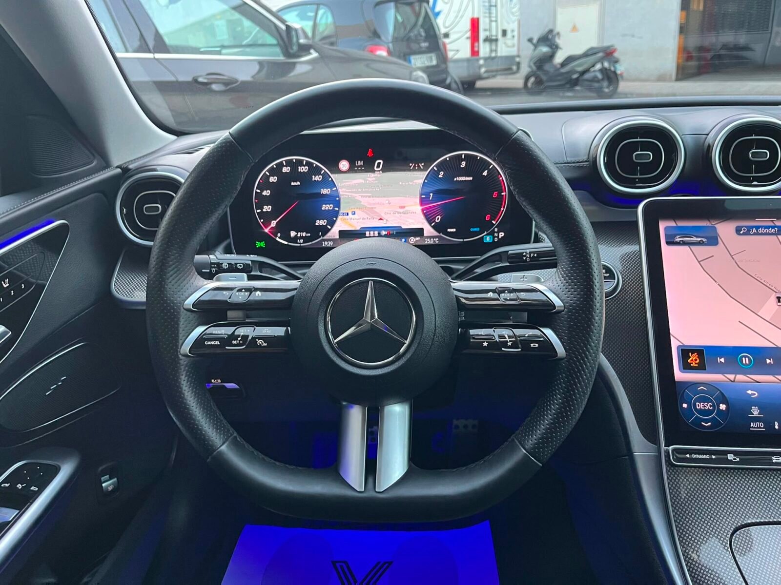MERCEDES-BENZ C 220D AMG