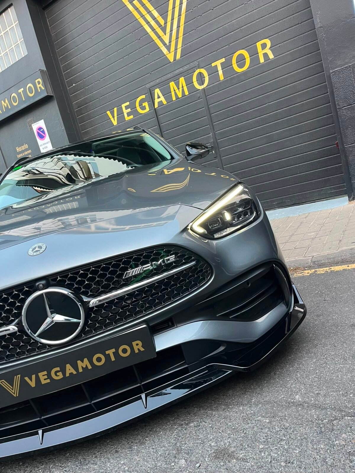 MERCEDES-BENZ C 220D AMG