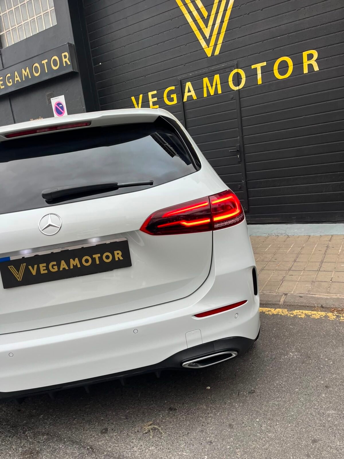 MERCEDES-BENZ CLASE B 200 D