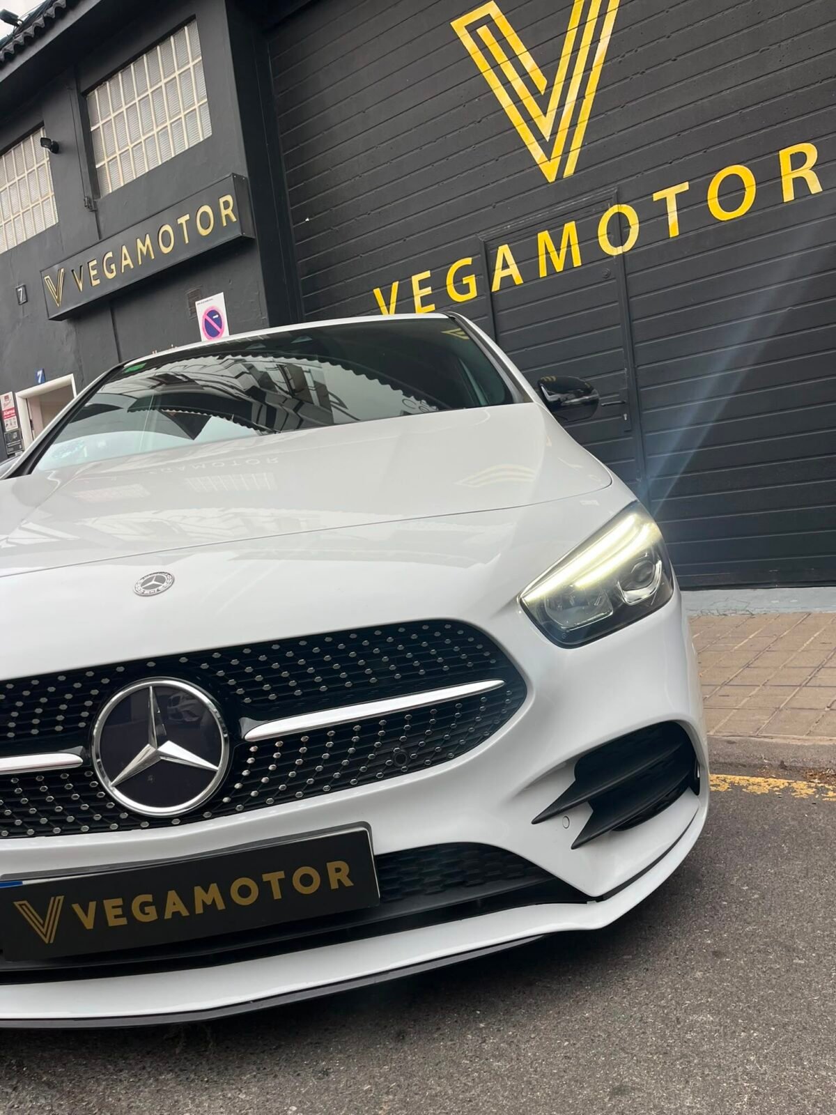 MERCEDES-BENZ CLASE B 200 D