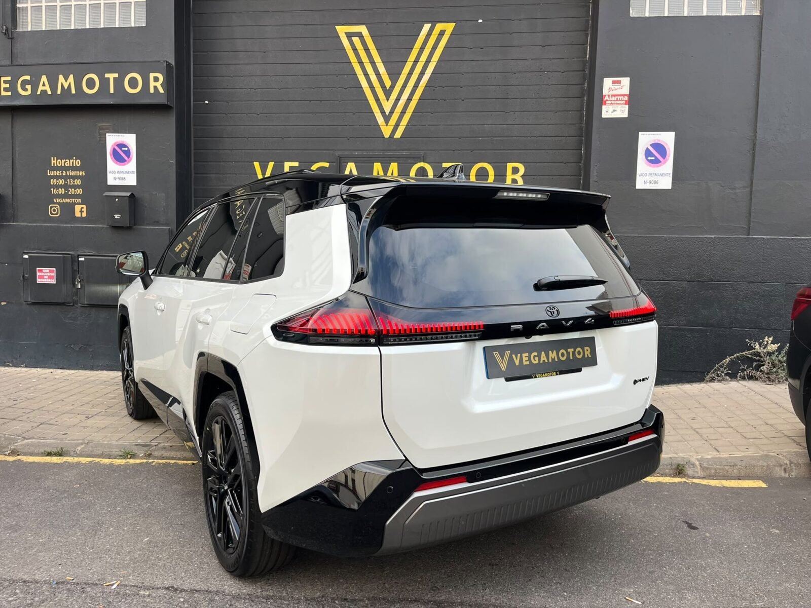 TOYOTA RAV4 PLUG-IN HYBRID SPIRIT